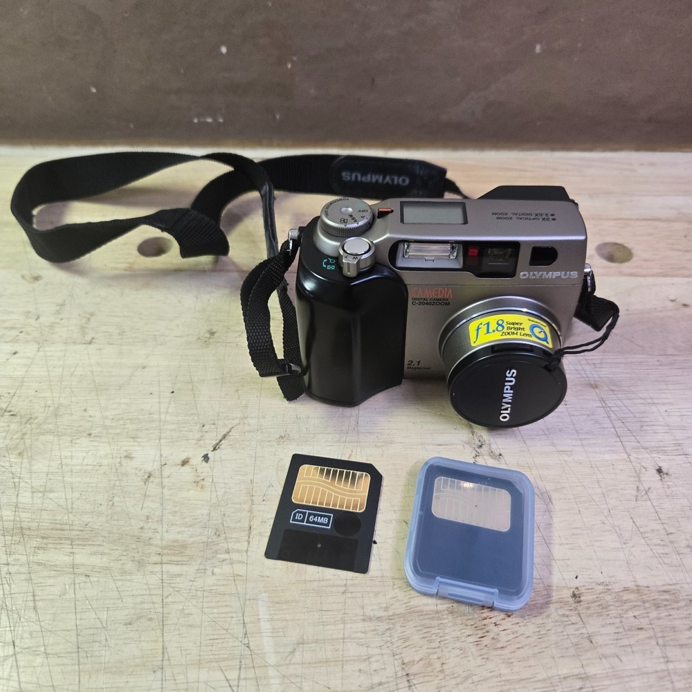 Olympus CAMEDIA C-2040 Zoom 2.1 MP Digital Camera w/ flash & 2 Cards - WORKS!